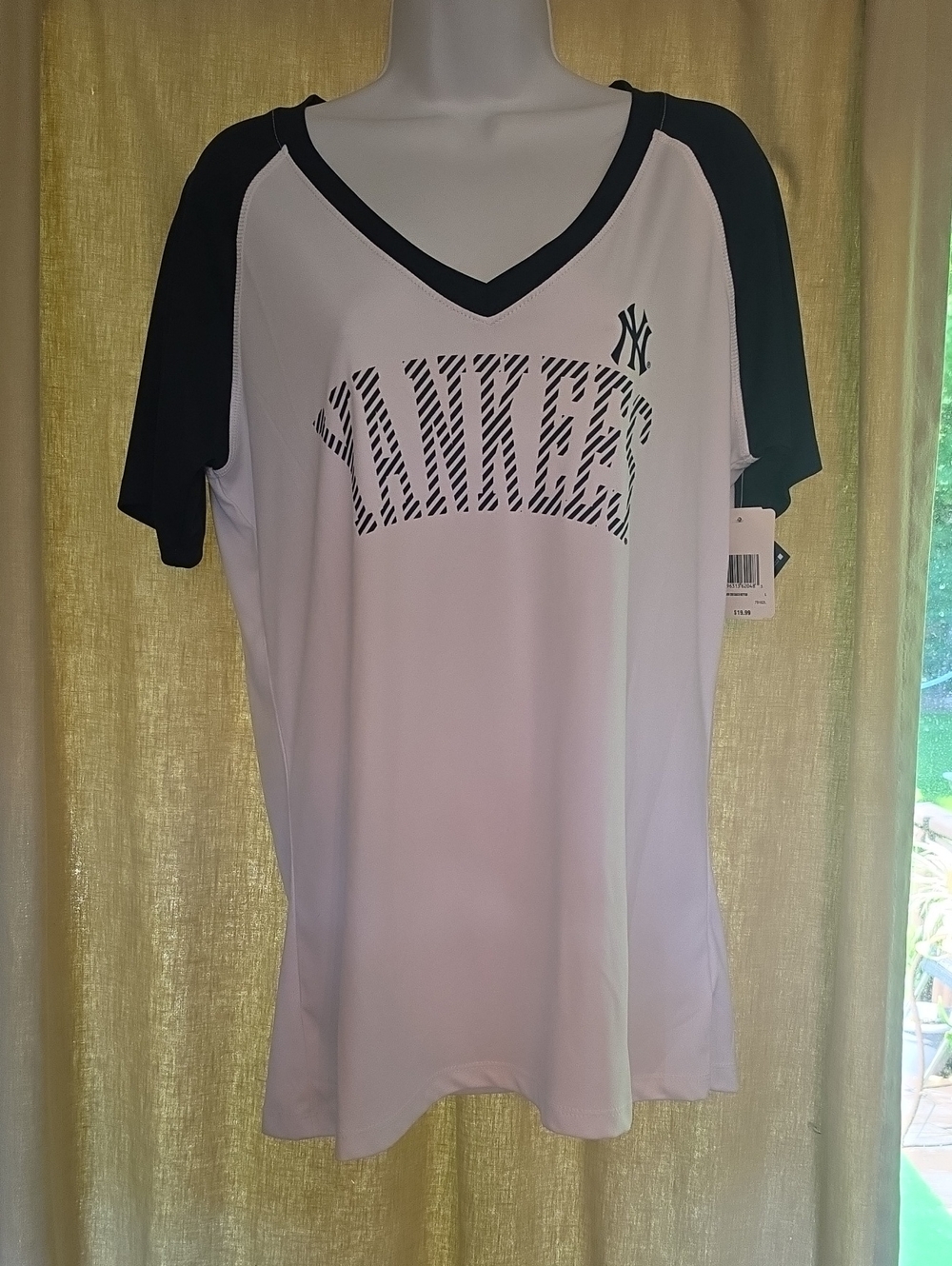 NY Yankees White and Navy Raglan V-Neck Team Tee